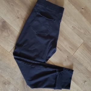 Levi's - Black Stretch Cropped Denim Jegging - 14